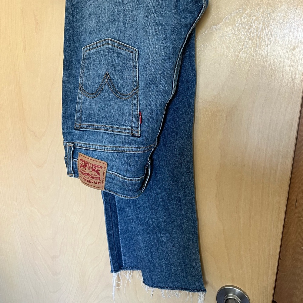 Levi’s skinny size 28